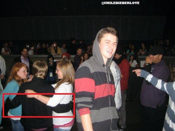 ‘星空真人集团官网’劝返点上的坚守——战“疫”进行时商工学子在行动(图1) 星空真人集团官网